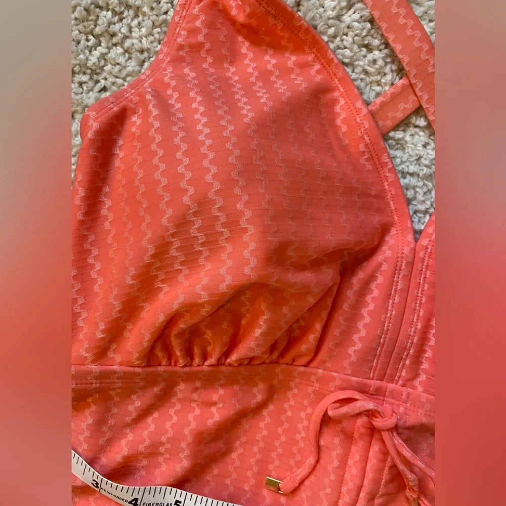 SwimSuit - Picture 3 of 8